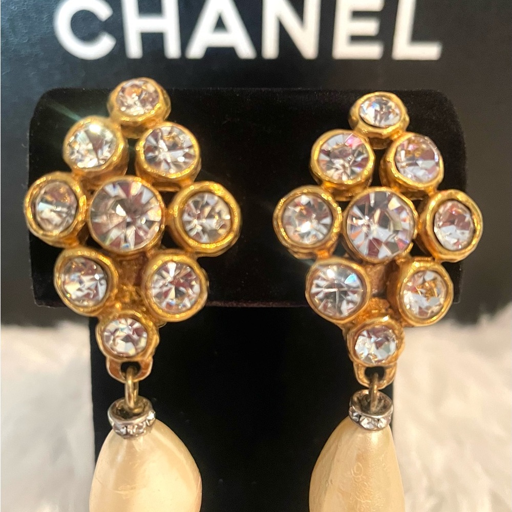 CHANEL VINTAGE RHINESTONE & FAUX PEARL DROP EARRINGS